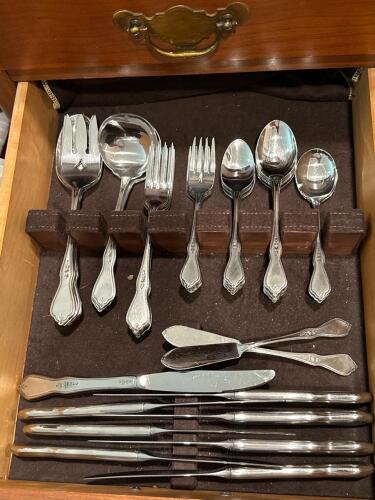 Oneida "Profile" Stainless Steel Flatware Set