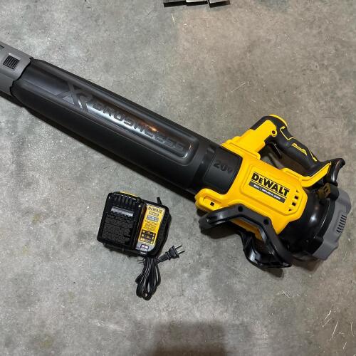 DeWalt Brushless Cordless Leaf Blower with Battery & Charger