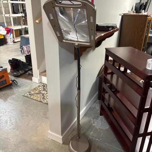 Daylight Floor Magnifier Lamp with 3X Magnification