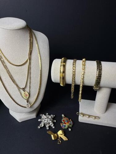 Vintage Costume Jewelry Lot &ndash; Including Warner Christmas Brooch