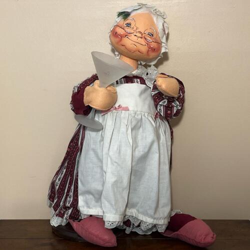 Collectible Vintage 1983 Annalee Mrs Claus Doll With Glass