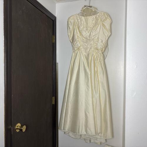 Vintage Wedding Dress with Puff Sleeves, Floral Pearl Beading, & Veil