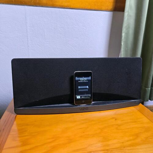 Vizio Speaker Dock, With Ipod 17"x6"x4.5"