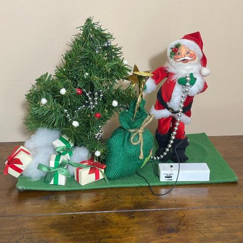 Collectible Vintage 1986 Annalee Santa and Christmas Tree Display