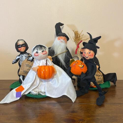 Collectible Vintage 1982-1997 Annalee Halloween Dolls Set