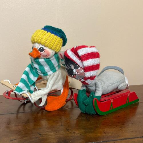 Vintage Collectible 1986-1897 Annalee Mobilitee Duck & Mouse on Sled Holiday Figurines