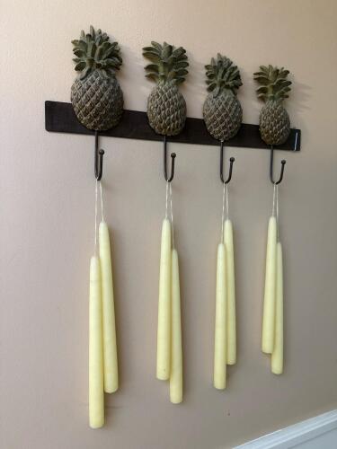 Pineapple Motif Decorative Wall Hook Rack With Tapers