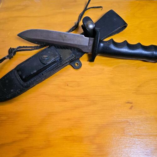 Explorer Wilderness 21-049 Survival Knife, 440 Stainless Steel Blade