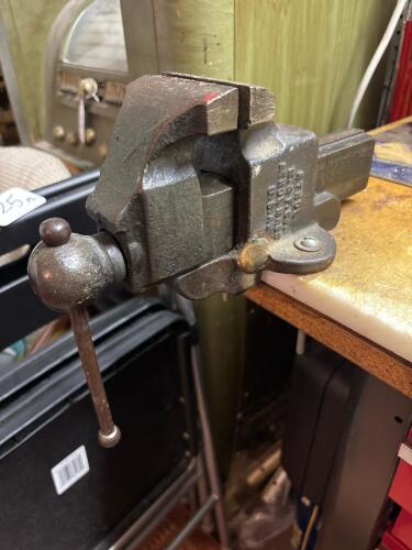 Vintage Athol 513 Swivel Base Bench Vise, 3.5"
