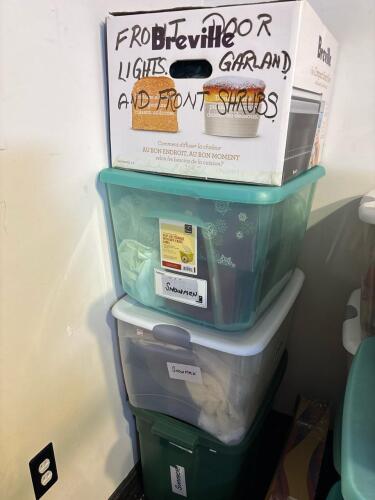 Winter Decor Tote Lot