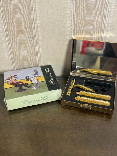 Looney Tunes Bugs Bunny & Elmer Fudd Gold-Tone Razor Kit
