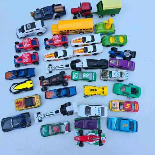 Die-Cast Car Lot &ndash; 32 pcs, 1970s-90s, Muscle, Race, Novelties, Loose