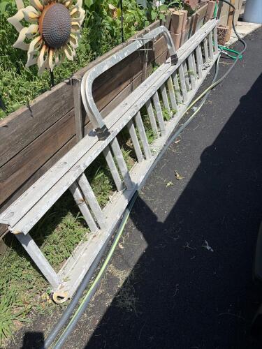 Aluminum 24 ft Extension Ladder w/ Stabilizer