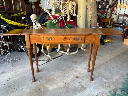 Queen Anne Style Drop Leaf Accent Table