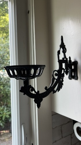 Wall-Mounted Cast Iron Ornate Oil Lamp Holder
