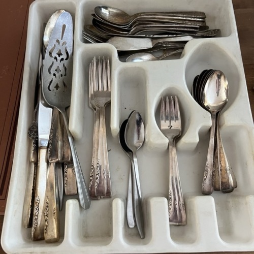 Assorted Rogers & Oneida Silverplate Flatware Pieces