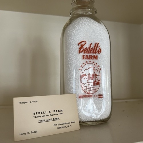 Bedell's Farm Merrick N.Y. Glass Milk Bottle