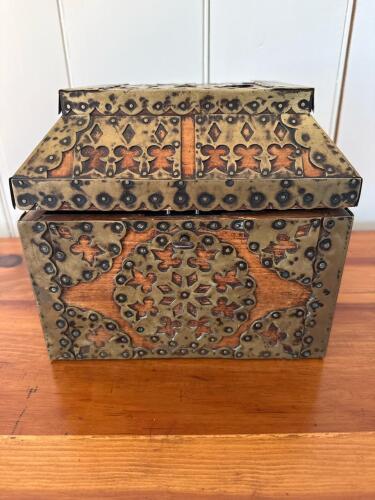 Vintage Wooden Keepsake Box