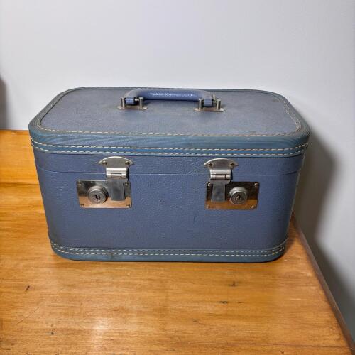 Vintage Presto Blue Vanity Case & Est&eacute;e Lauder Pouch