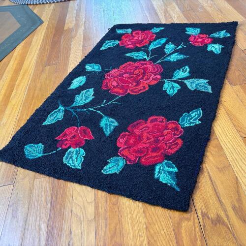 Hand-Hooked Wool Rug with Red Roses, 2' x 3'