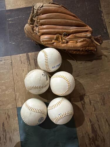 Spalding Supreme Softball Glove with 5 ASA Certified 12" Softballs