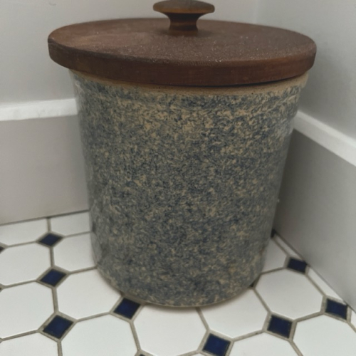 Spongeware Stoneware Canister with Wooden Lid