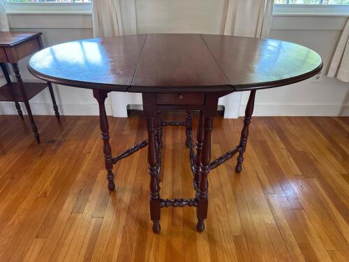 Antique-Style Drop-Leaf Gateleg Dining Table