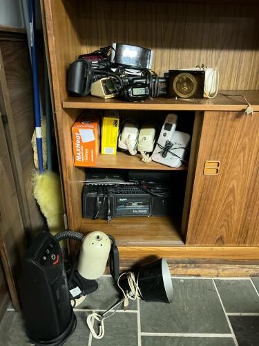 Assorted Vintage Electronics, Lighting and Radios