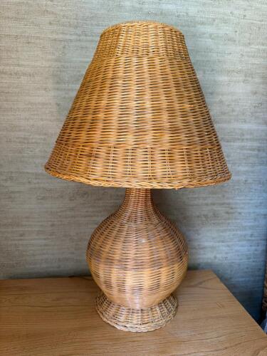 Woven Rattan Table Lamp