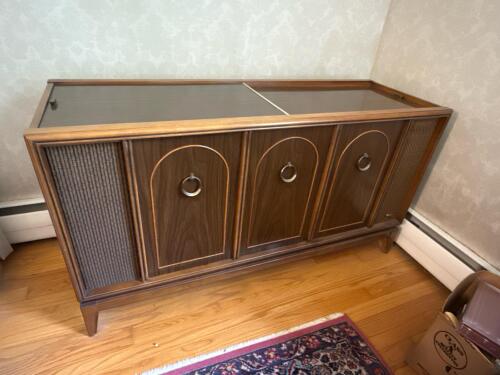 Magnavox Astro-Sonic Micromatic Stereo Console