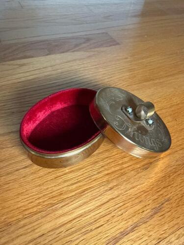 Gold Tone Rings n Things Jewelry Box