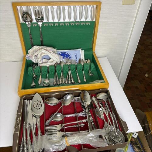 Stainless Flatware Assortment: Oneida, Gorham, Distinction Deluxe