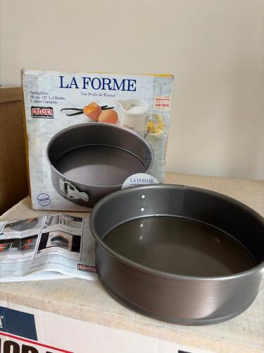 Kaiser La Forme Springform Cake Pan