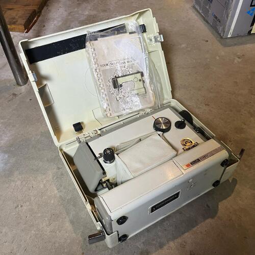 Kenmore 158-10301 Sewing Machine with Case