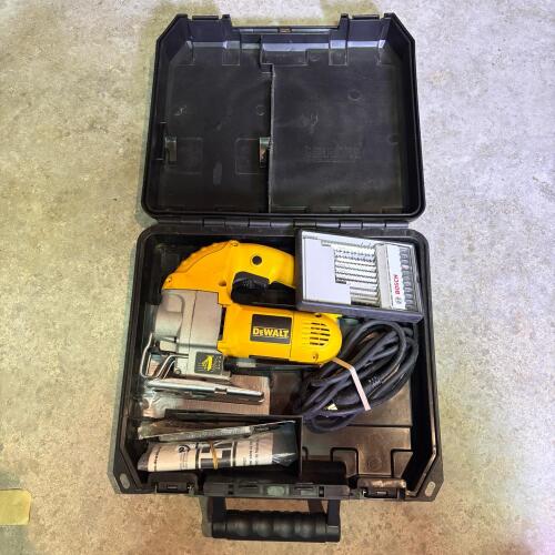 DeWalt DW317 Jigsaw with Case and Bosch Blades