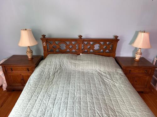 Set of 2 Oak Nightstand with Brass Pulls