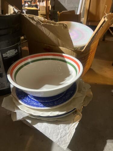 Mixed Lot of Decorative Ceramic and Glass Plates and Bowls