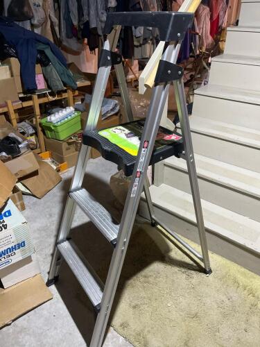 Easy Reach Ultra Light Aluminum 3-Step Stool