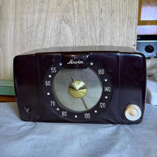 Vintage Arvin Bakelite Tube Radio