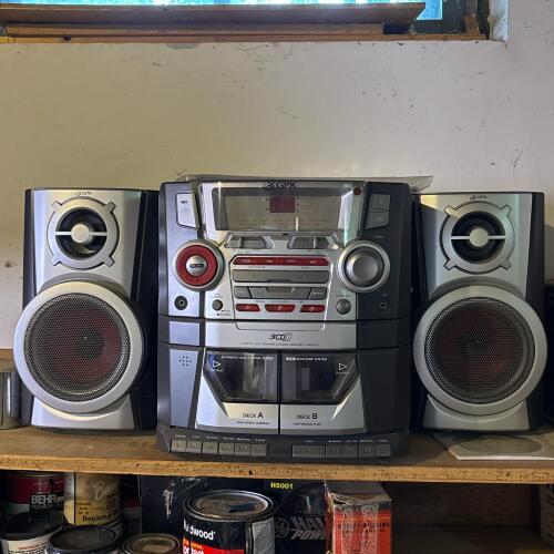 GPX Stereo System with Speakers