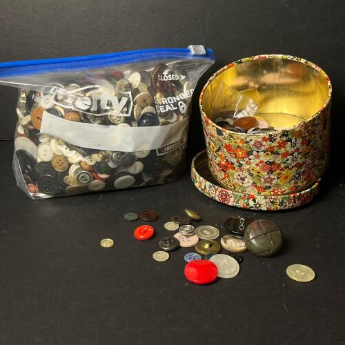 Lot of Assorted Vintage and Modern Buttons