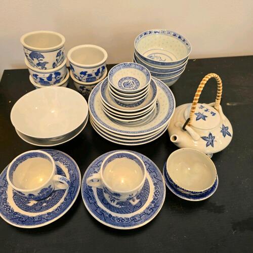 Assorted Blue and White Tea Set, John Maddock & Sons