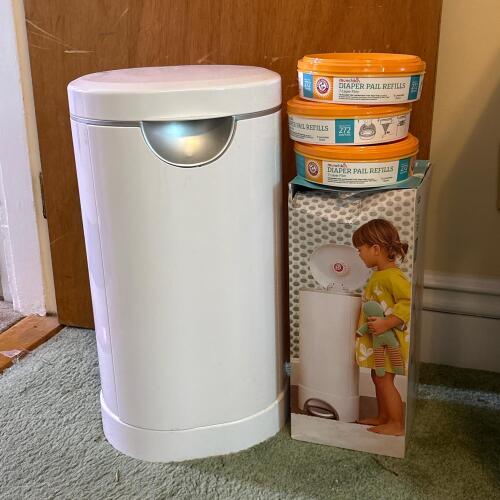 Munchkin Diaper Pails with Three Arm and Hammer Refills