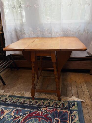 Drop-Leaf Table in Traditional Style, 30x24x19 in.