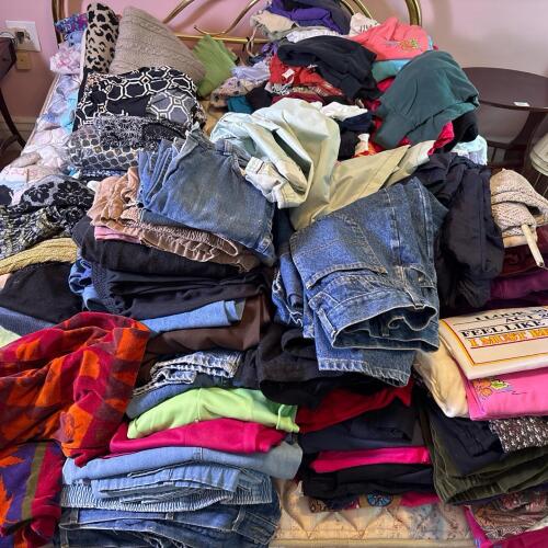 HUGE Women&rsquo;s Clothing Lot