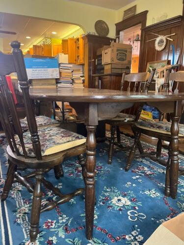 Dining Table and Chairs with Leaves and 4 Chairs