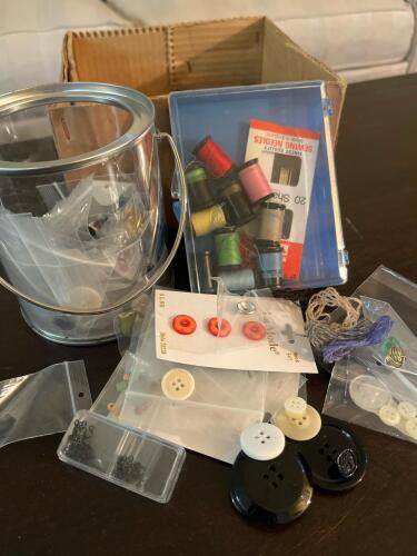 Small Lot of Assorted Sewing Notions