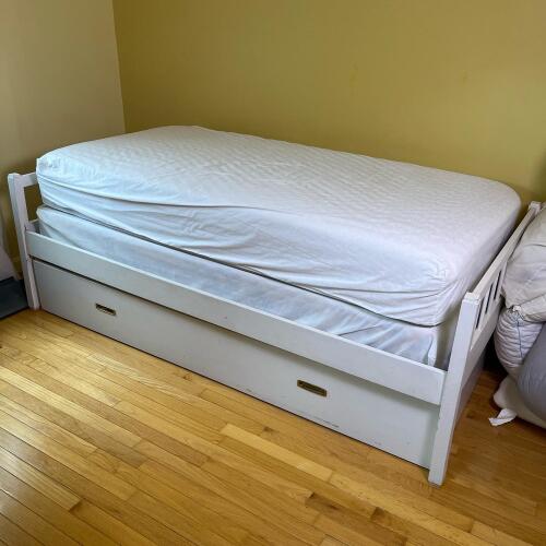 White Wooden Trundle Bed With Twin Mattresses