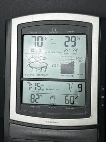 AcuRite Wireless Weather Station Display - Indoor/Outdoor With Temp Humidity & Barometer