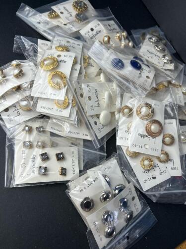 Lot of Vintage Buttons, Mostly la-petite, and New in Package